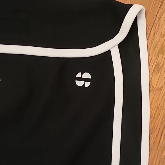 SPORTS ILLUSTRATED WOMEN'S BLACK SHORTS ELASTIC WAISTBAND SIZE SMALL - Picture 3 of 11